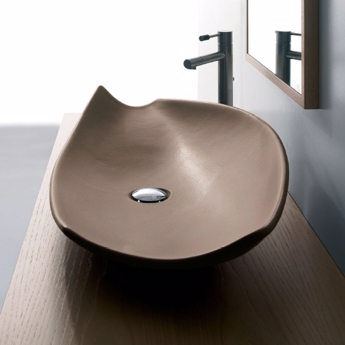 Oval håndvask til placering på bordplade i mat brun